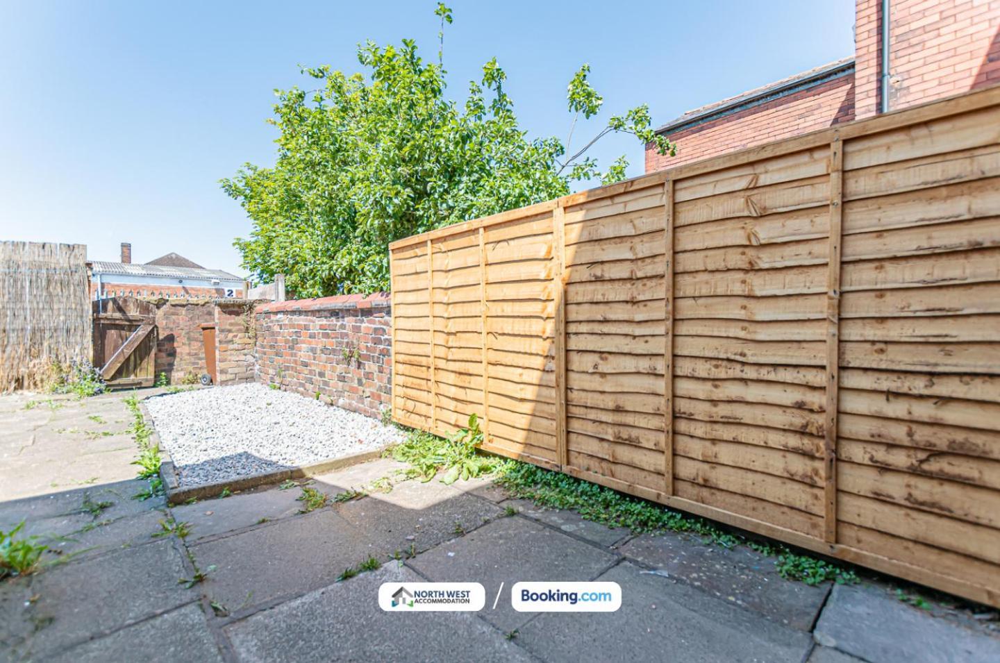 Modern 3Br House In Ince Ideal For Contractors & Long Stays Wigan Exterior photo