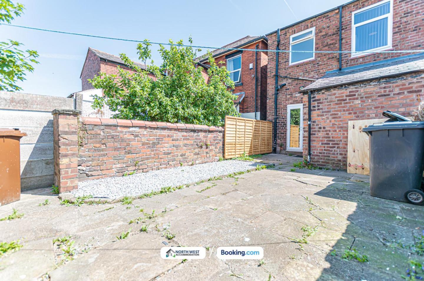 Modern 3Br House In Ince Ideal For Contractors & Long Stays Wigan Exterior photo
