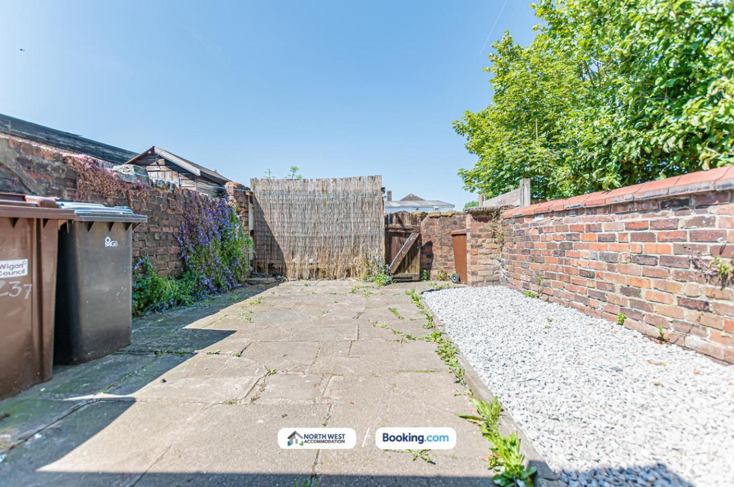 Modern 3Br House In Ince Ideal For Contractors & Long Stays Wigan Exterior photo